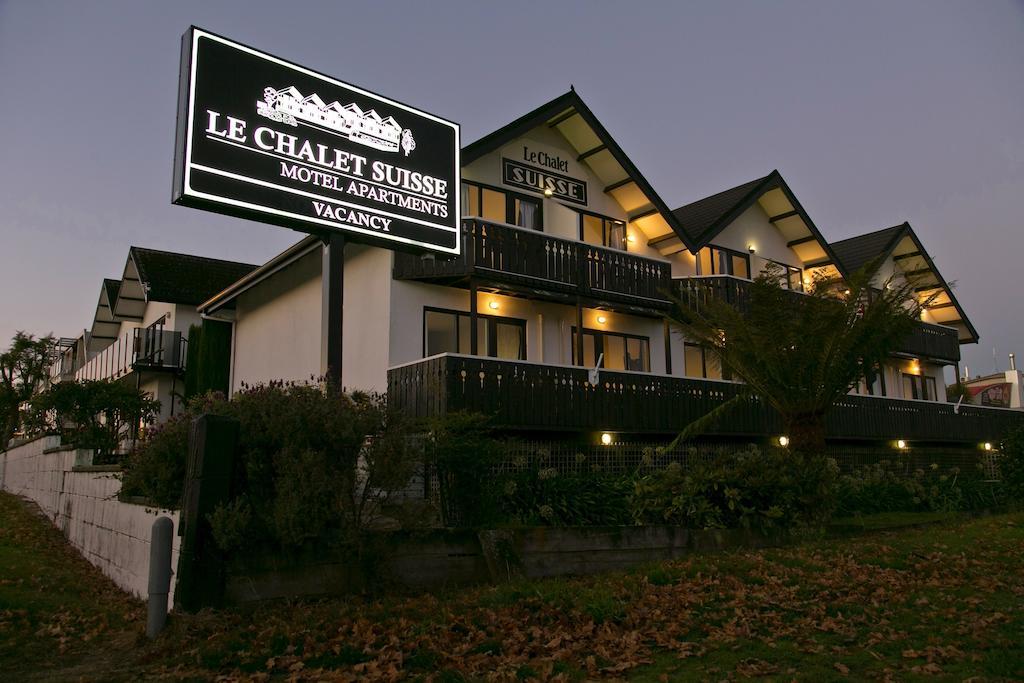 Le Chalet Suisse Motel Taupo Exterior photo